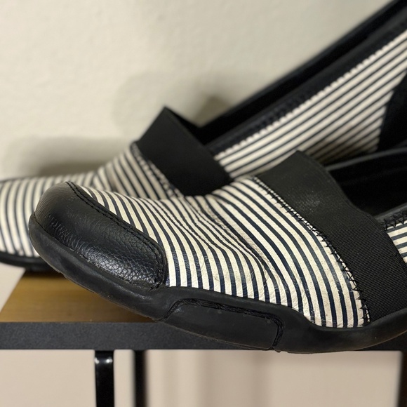 Ros Hommerson Black & White Striped Leather Slip On Shoes Size 9 - Picture 3 of 15